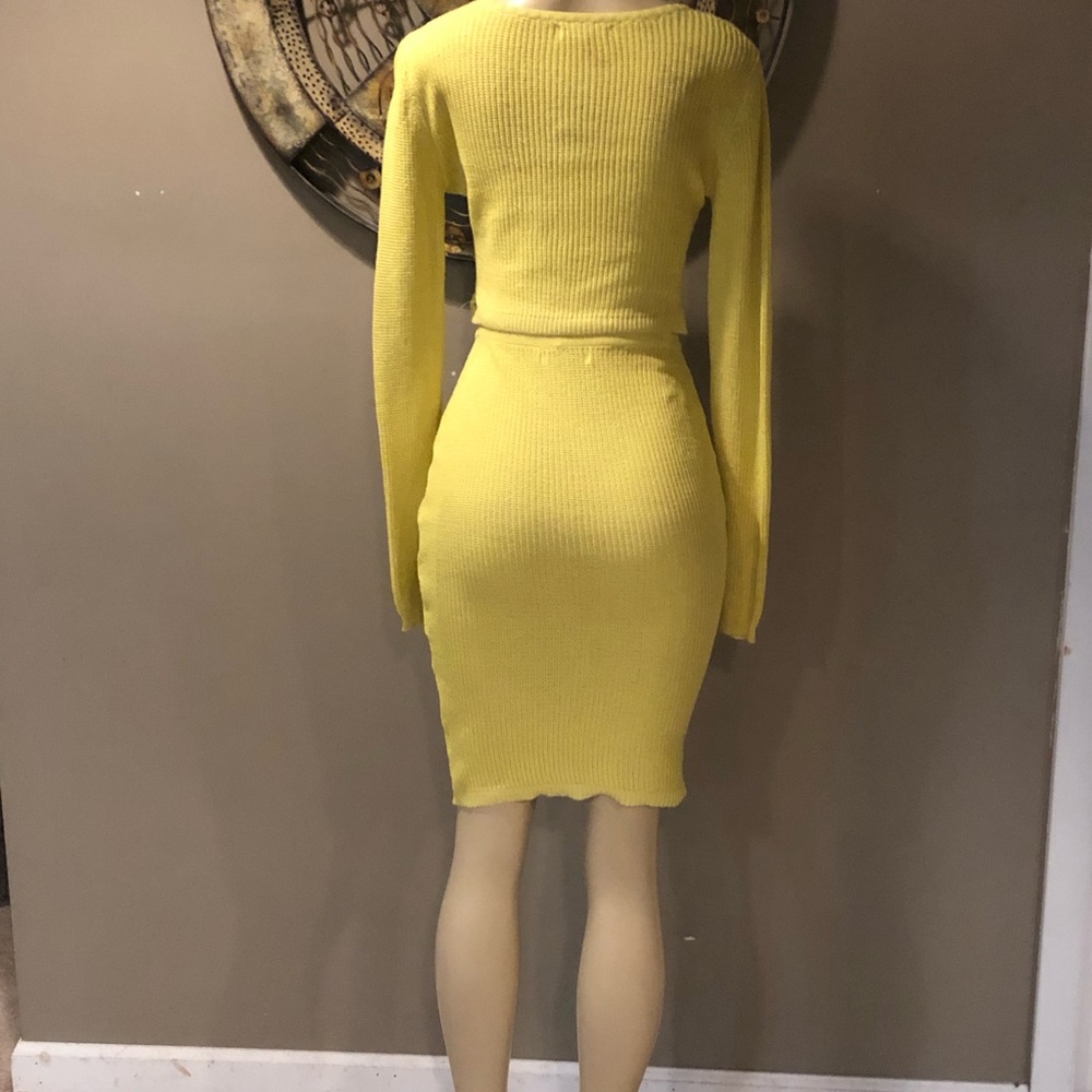 Set - Picture 2 of 2